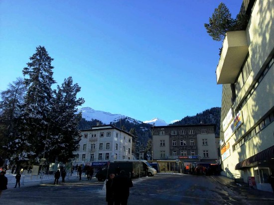 �M����ȥ��һƬѩ�ס��_�µ�·�棬��̎����픣��h̎��ɽ�塣�_��˹��ȫ��һ���yɫ�����硣