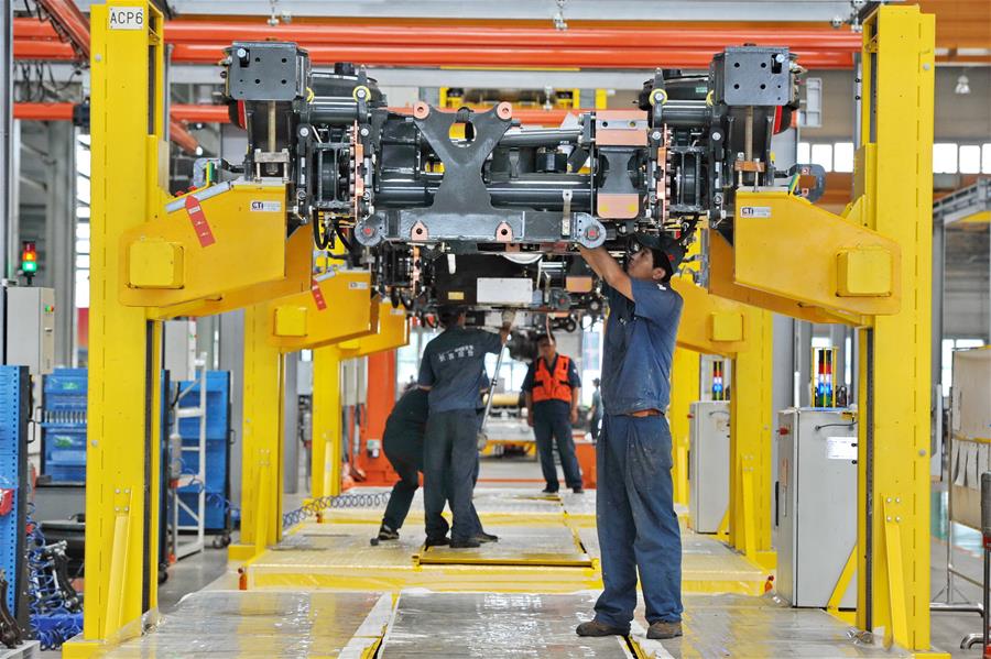 (治國(guó)理政新實(shí)踐·新華全媒頭條·圖文互動(dòng))(1)奮力邁向中高端--黨的十八大以來(lái)我國(guó)經(jīng)濟(jì)結(jié)構(gòu)逐步優(yōu)化升級(jí)的啟示