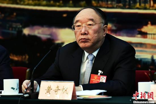 3月6日,參加十二屆全國人大四次會議的重慶代表團(tuán)舉行全體會議,審議政府工作報(bào)告。重慶市長黃奇帆參加會議。中新社記者 安源 攝